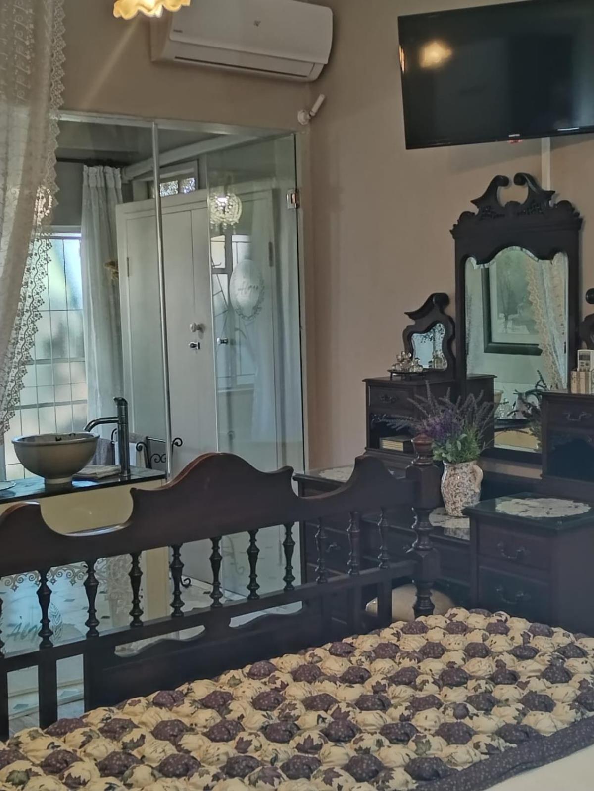 A La Maison Boutique Guesthouse Парейс Екстериор снимка